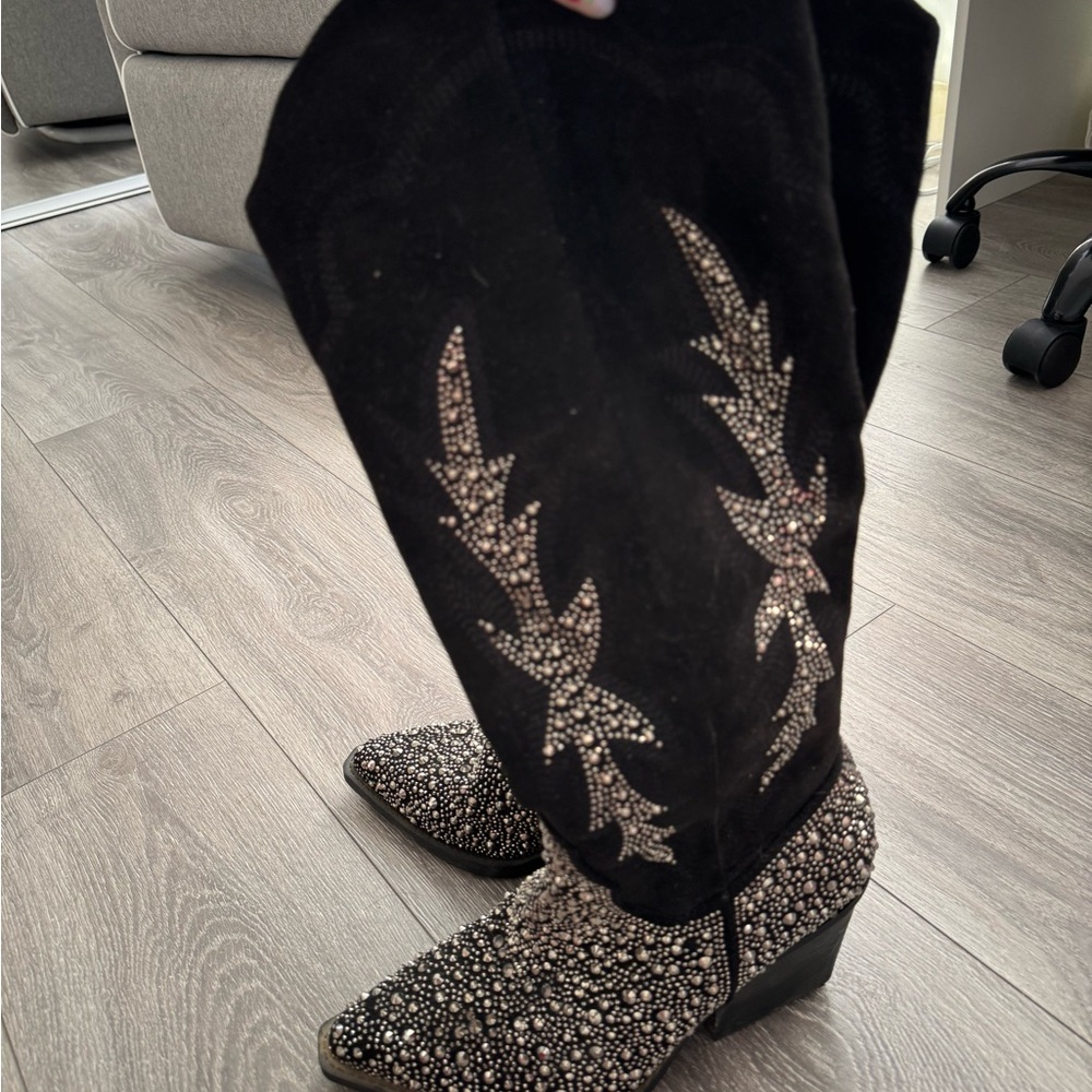 Tilly's Black and Silver Heeled Boots